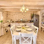 White Heritage House Semesterbostad Čižići