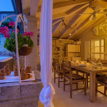 White Heritage House Ferienhaus Čižići