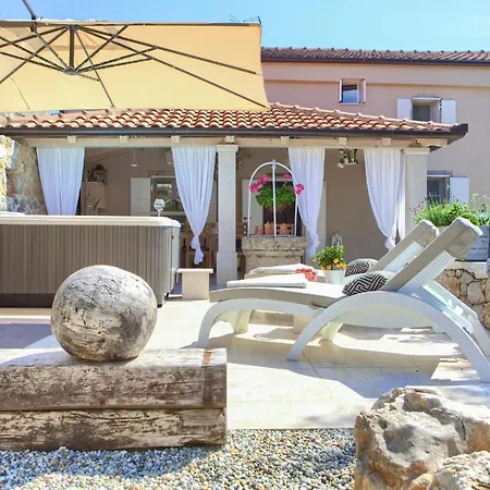 Ferienhaus White Heritage House *