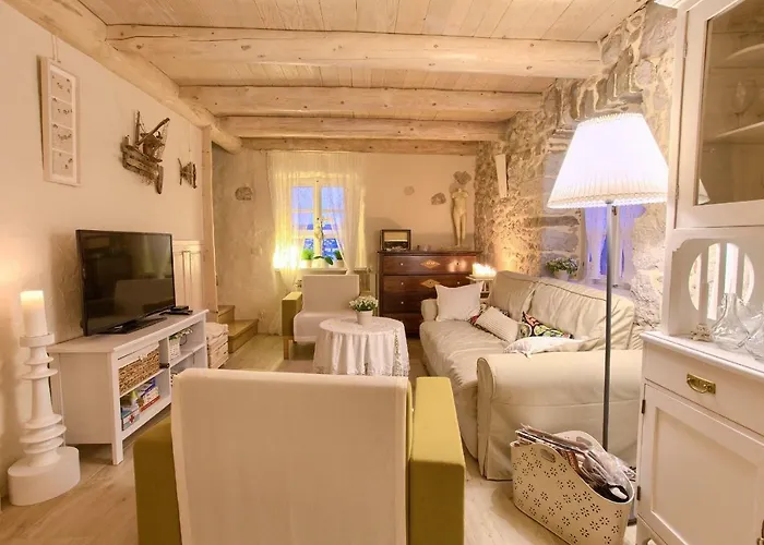 Vikendica White Heritage House Cizici