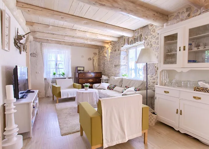 White Heritage House Cizici
