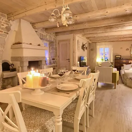 بيت للعطل White Heritage House