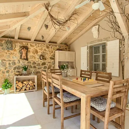 White Heritage House Holiday home