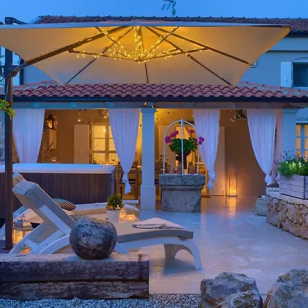 Holiday home White Heritage House *