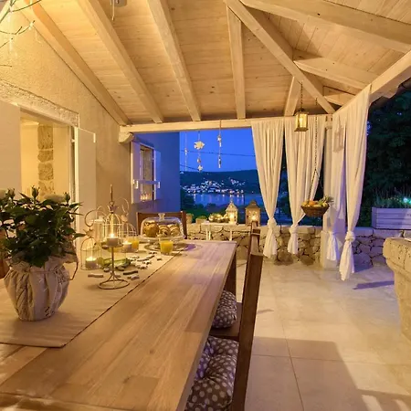 بيت للعطل White Heritage House