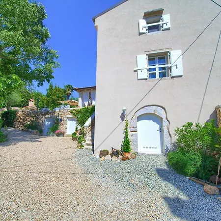 White Heritage House بيت للعطل *