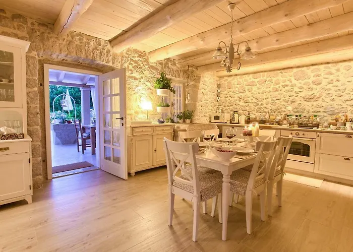 White Heritage House * Cizici