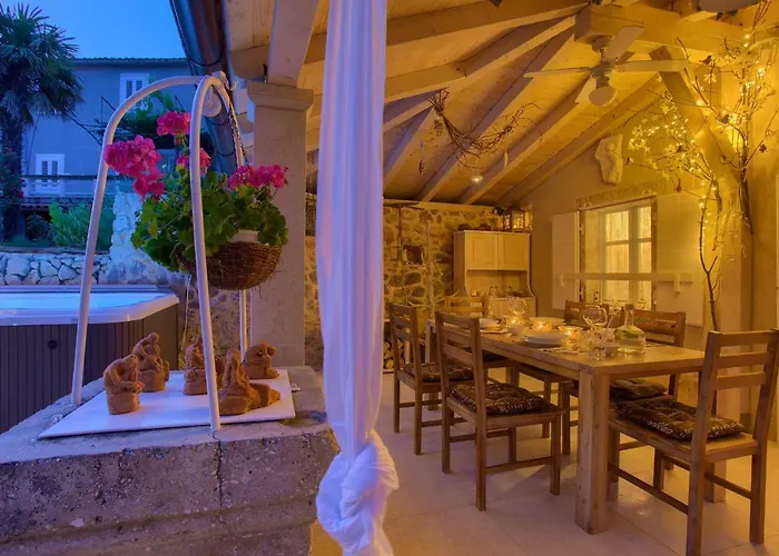 White Heritage House Holiday home Cizici