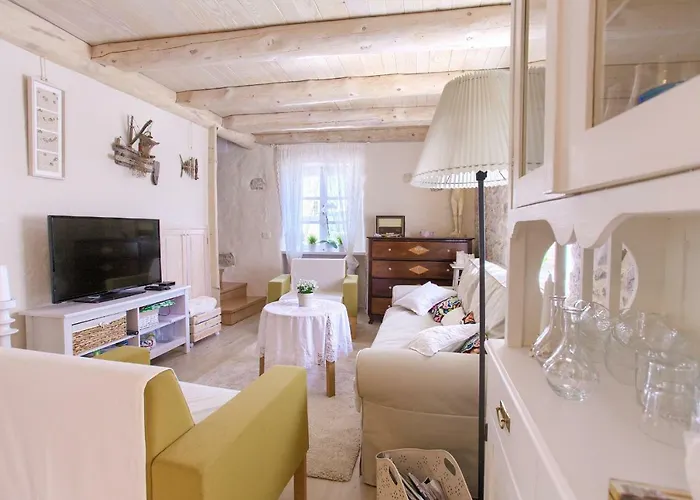 White Heritage House Cizici