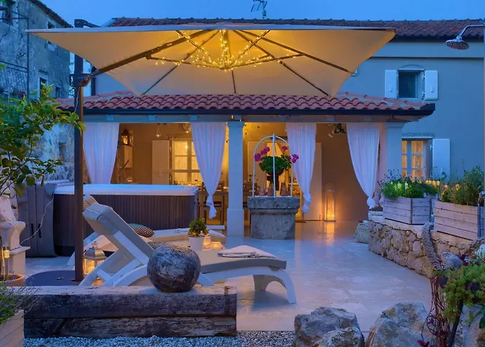 Holiday home White Heritage House *